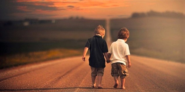 Saudara Adalah Teman Terbaik Untuk Berbagi Cerita Dan Bermain